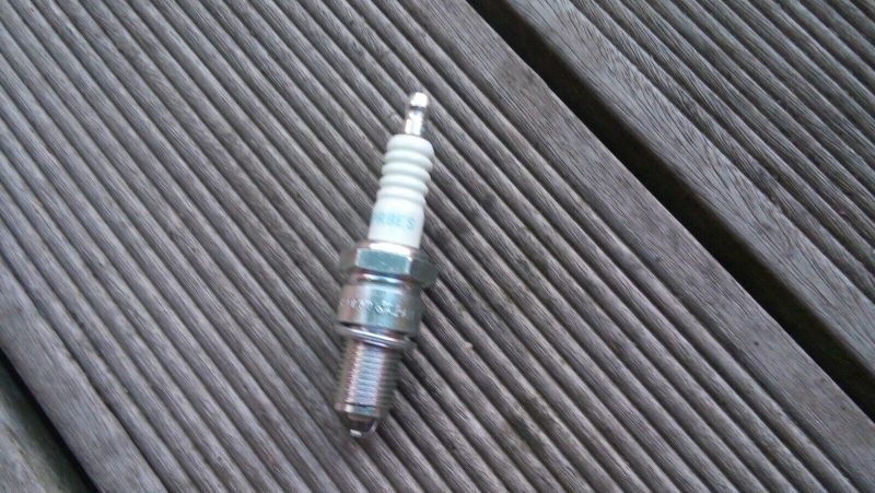 NGK Zuendkerze BPR8ES Yamaha XJ 900 XJ 750 Vespa Piaggio 264522962485