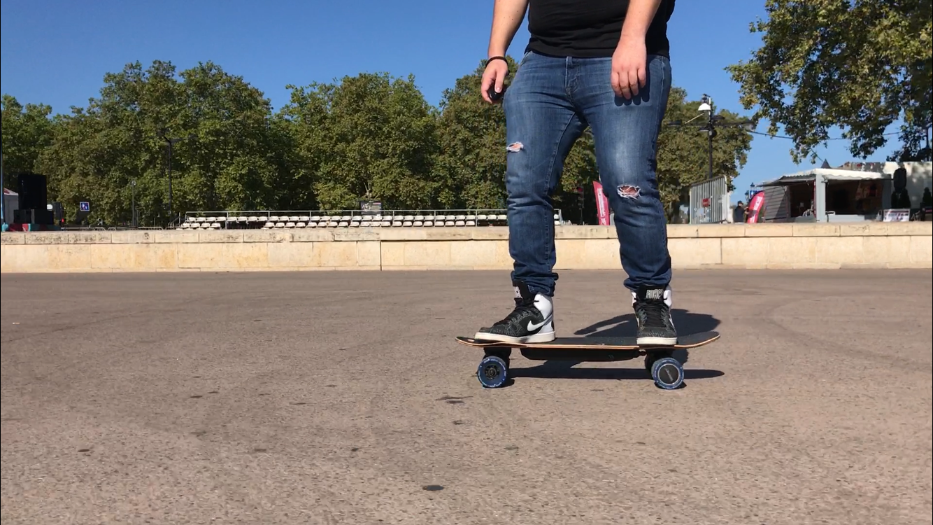 Test Skate Electrique : le Elwing Nimbus, petit mais puissant