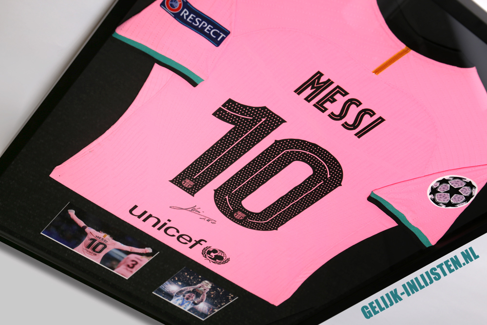 Voetbalshirt-laten-inlijsten-gedragen-door-Messi-02