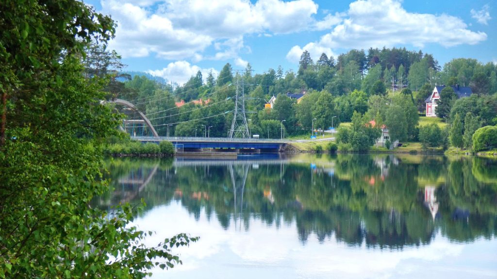 Utsikt över Indalsälven och bron i Hammarstrand vid Hammarforsen. Foto: Katarina Söderlund.