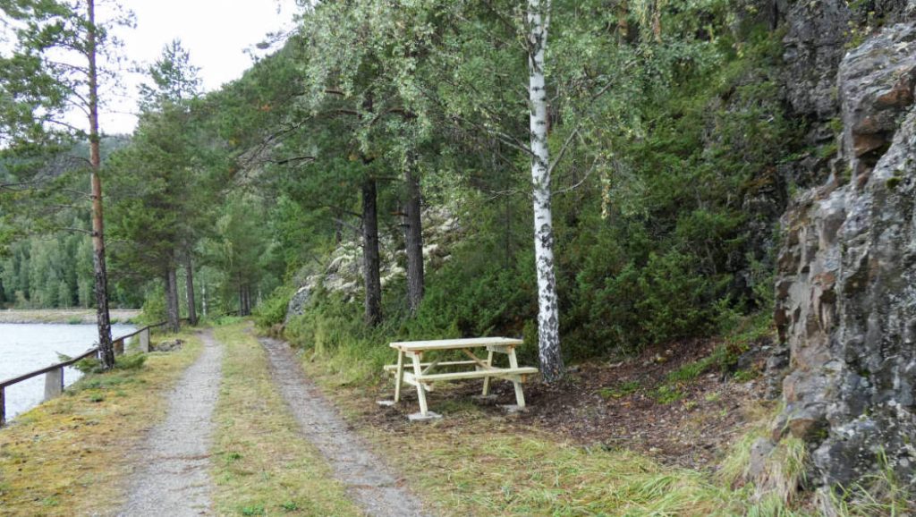 Bilväg längs Stadsberget där man kan se olika geologiska fenomen. Foto: Katarina Söderlund