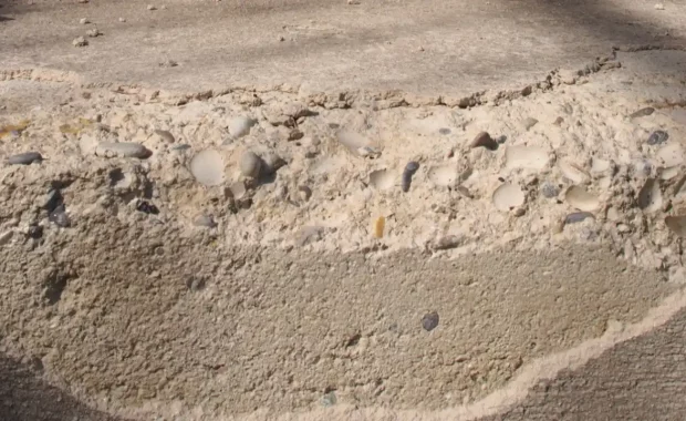 réaction alcali granulat sur escalier en béton