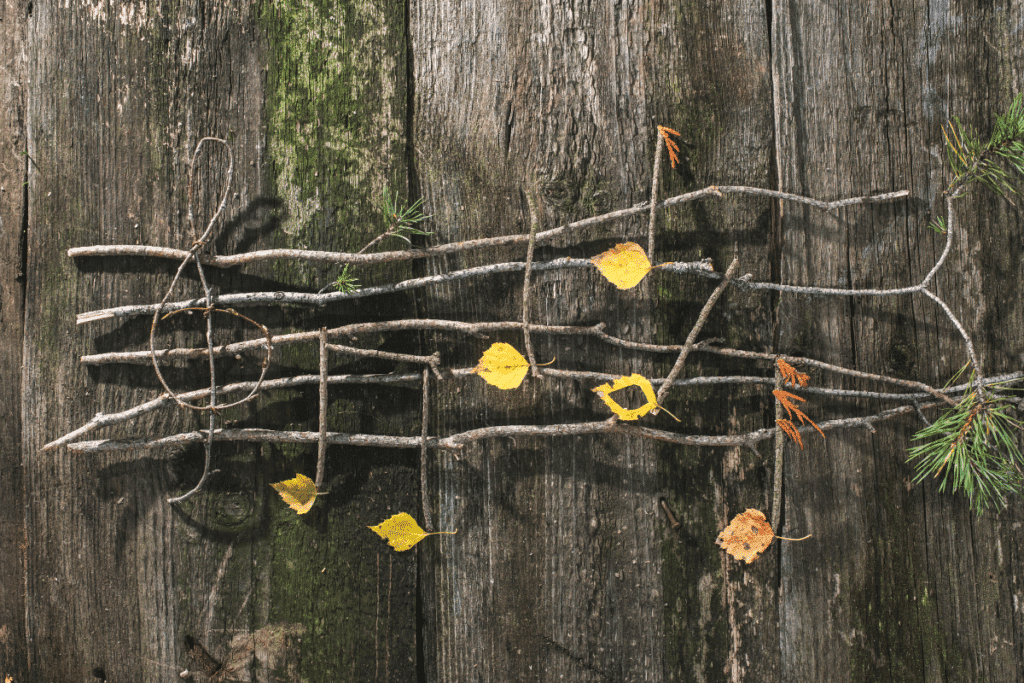 Noten mit Notenschlüssel aus Holz 