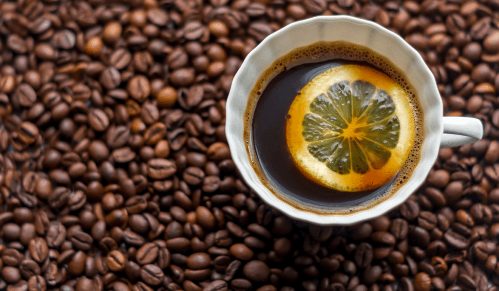Kaffee mit Zitronen gegen Kopfschmerzen