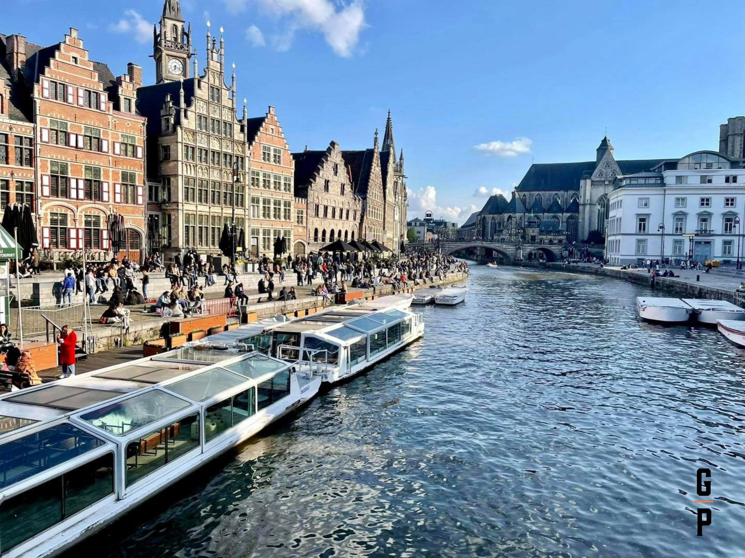 Sunny afternoon at the Graslei. 01/05/2021 - 17u45