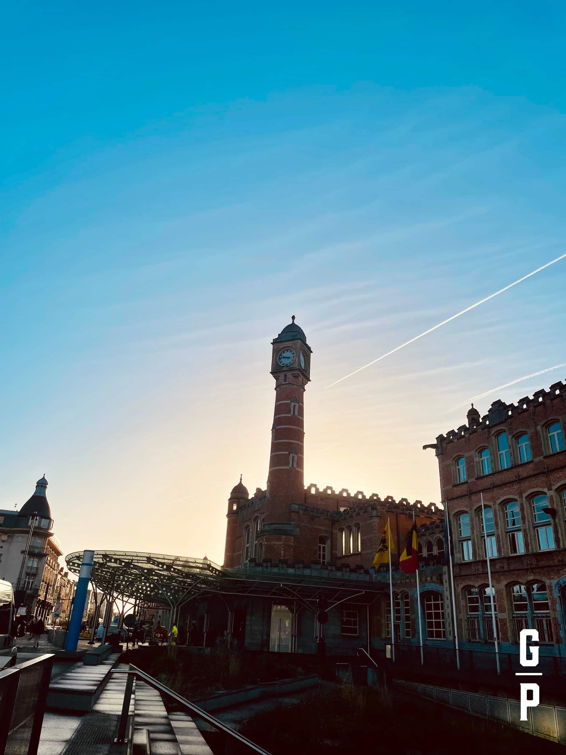 Look at the clock tower, it's time for the weekend! 30/01/2023 - 09u47