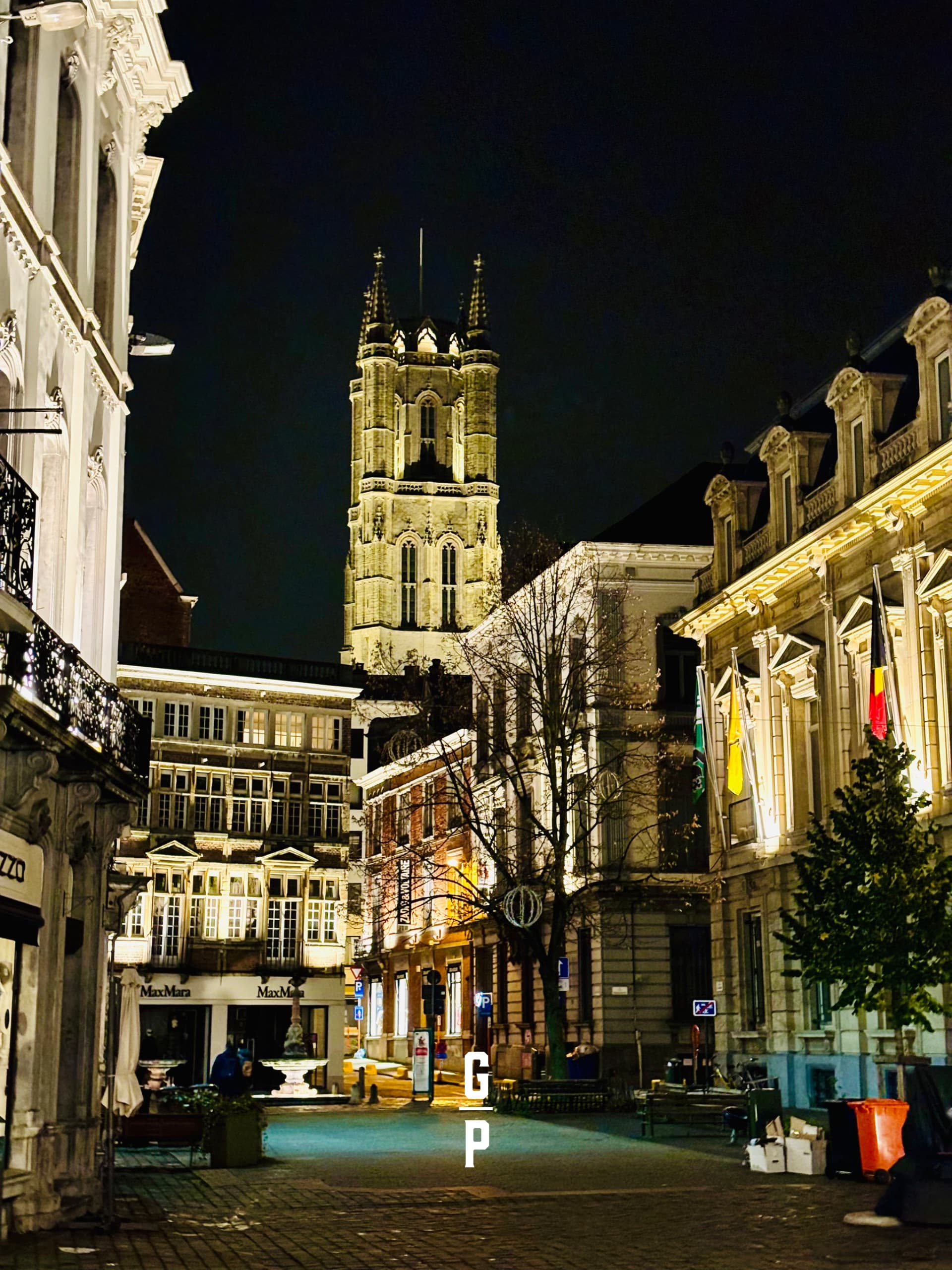 Sint-Baafs Cathedral, as seen from the Kalandeberg on a chilly evening. 16/11/2023 - 22u23