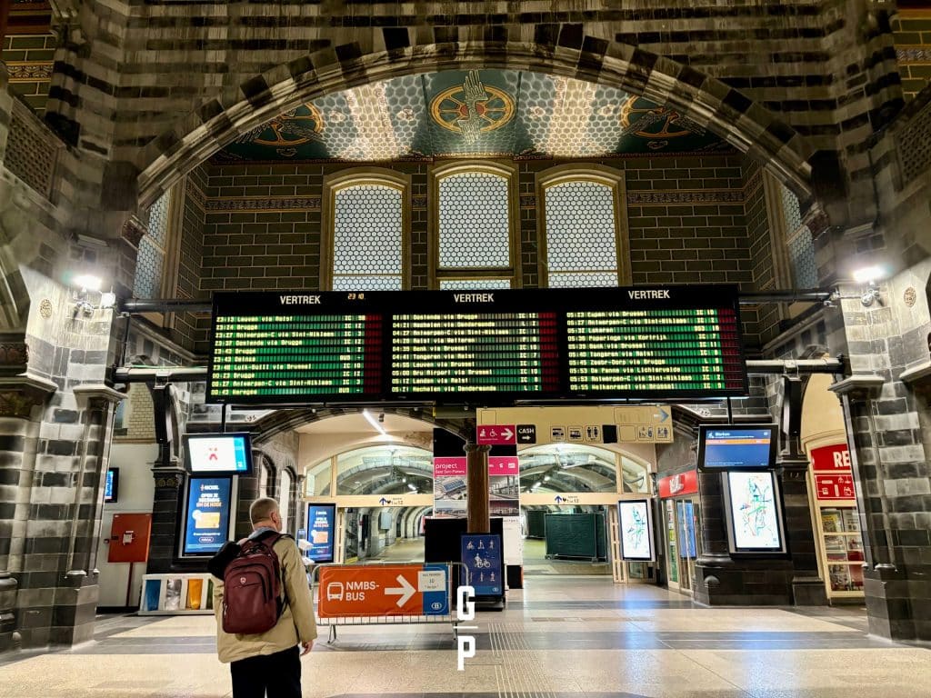 Sole traveller at the main station. 18/02/2024 - 23u10