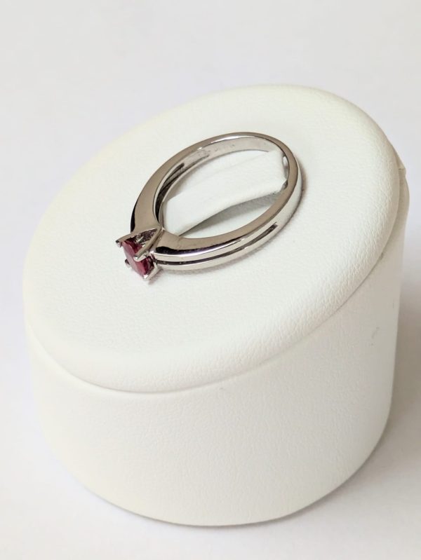 18 ct White Gold Ruby Ring - Image 3