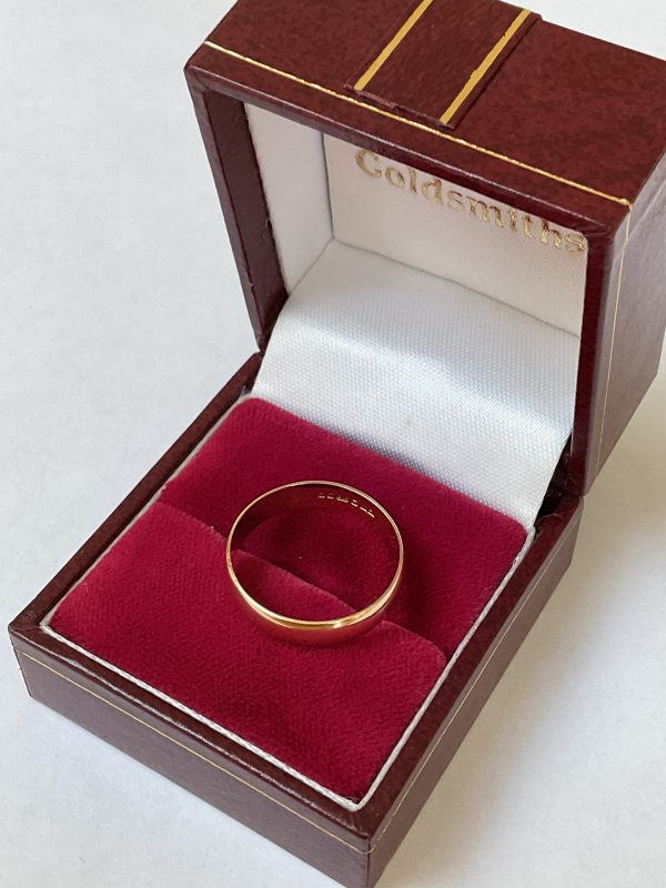 9ct Gold Band Ring - Image 2