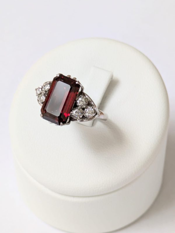 Vintage 18ct White Gold Diamond & Garnet Dress Ring