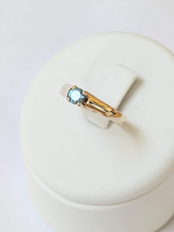 9ct Gold Blue Topaz Ring