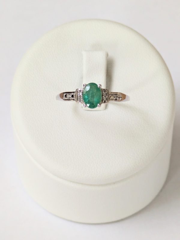 9ct White Gold Diamond & Emerald Ring - Image 2