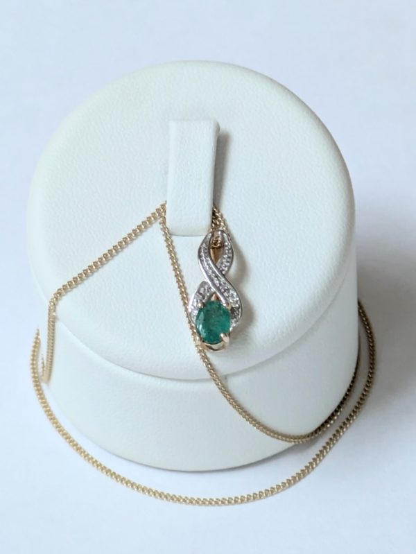 9ct Gold Emerald Pendant