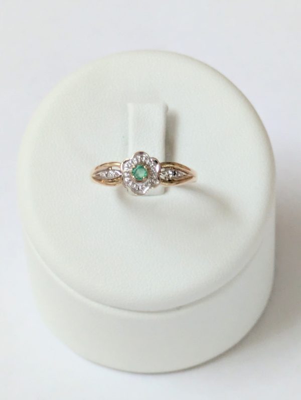 9ct Gold Emerald Ring - Image 2