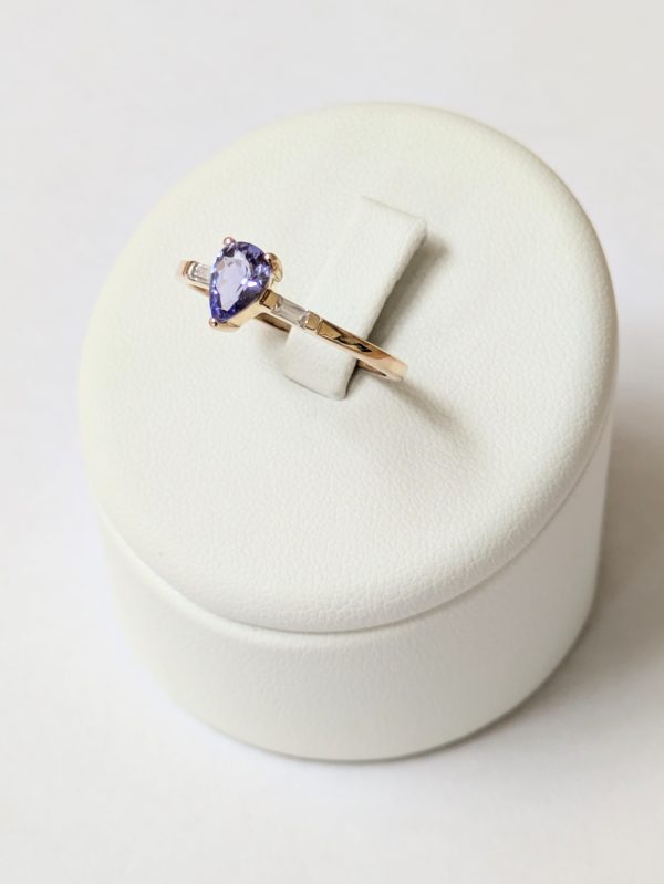 9ct Gold Tanzanite & Zircon Ring