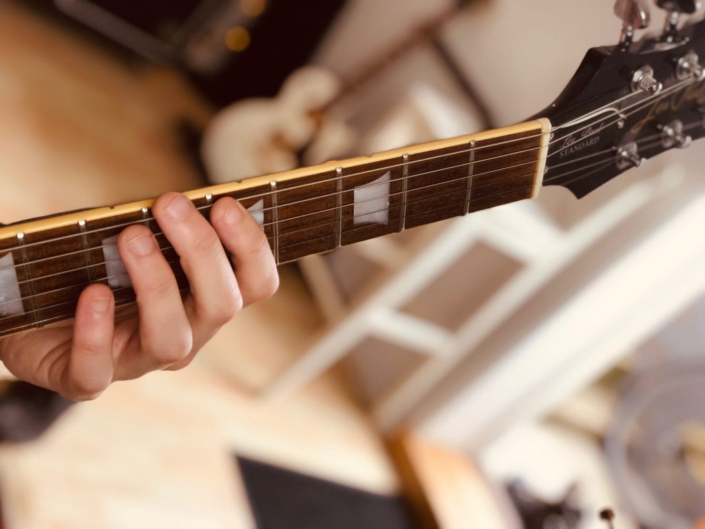 Lär Dig Gitarr På Rätt Sätt Med Gitarrlektioner Online | Härliga ...