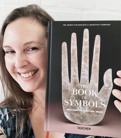 The Book of Symbols bog