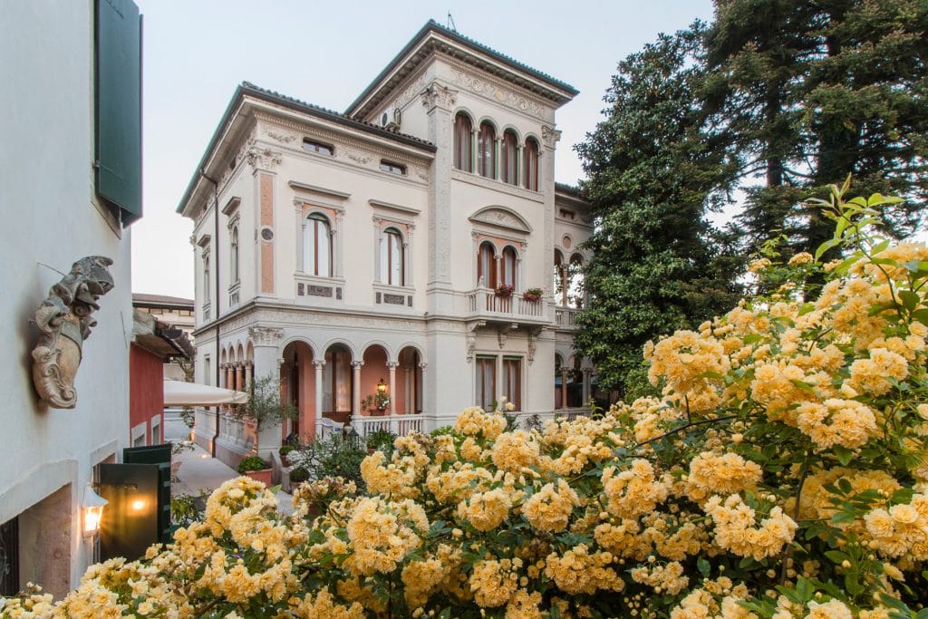 Palazzina liberty che ospita le Suites dell'Hotel Villa Abbazia