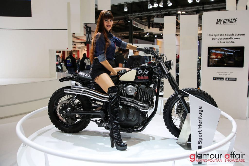 Eicma 2016, Milano Rho Fiera; Stand Yamaha; Eicma girl