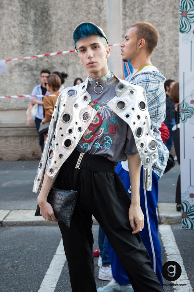 street style e outfit fuori dalla sfilata di Prada