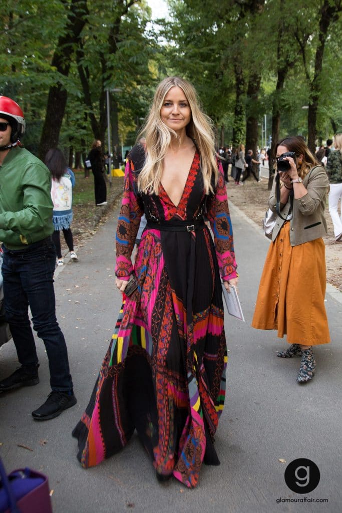 Street style e outfit fuori dalla sfilata di Versace