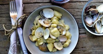 Gnocchi di patate ceci e vongole