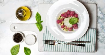 GNOCCHI ALLA BARBABIETOLA CON CREMA DI RICOTTA E BASILICO, ricette, tacchi e pentole, luisa ambrosini