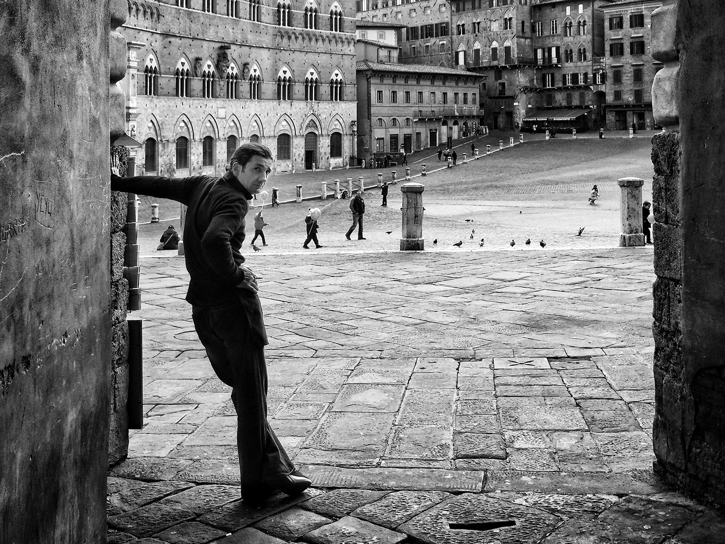 Categorie: Portrait, Street; Photographer: FRANCO GRONCHI; Location: Piazza del Campo, Siena, SI, Italia