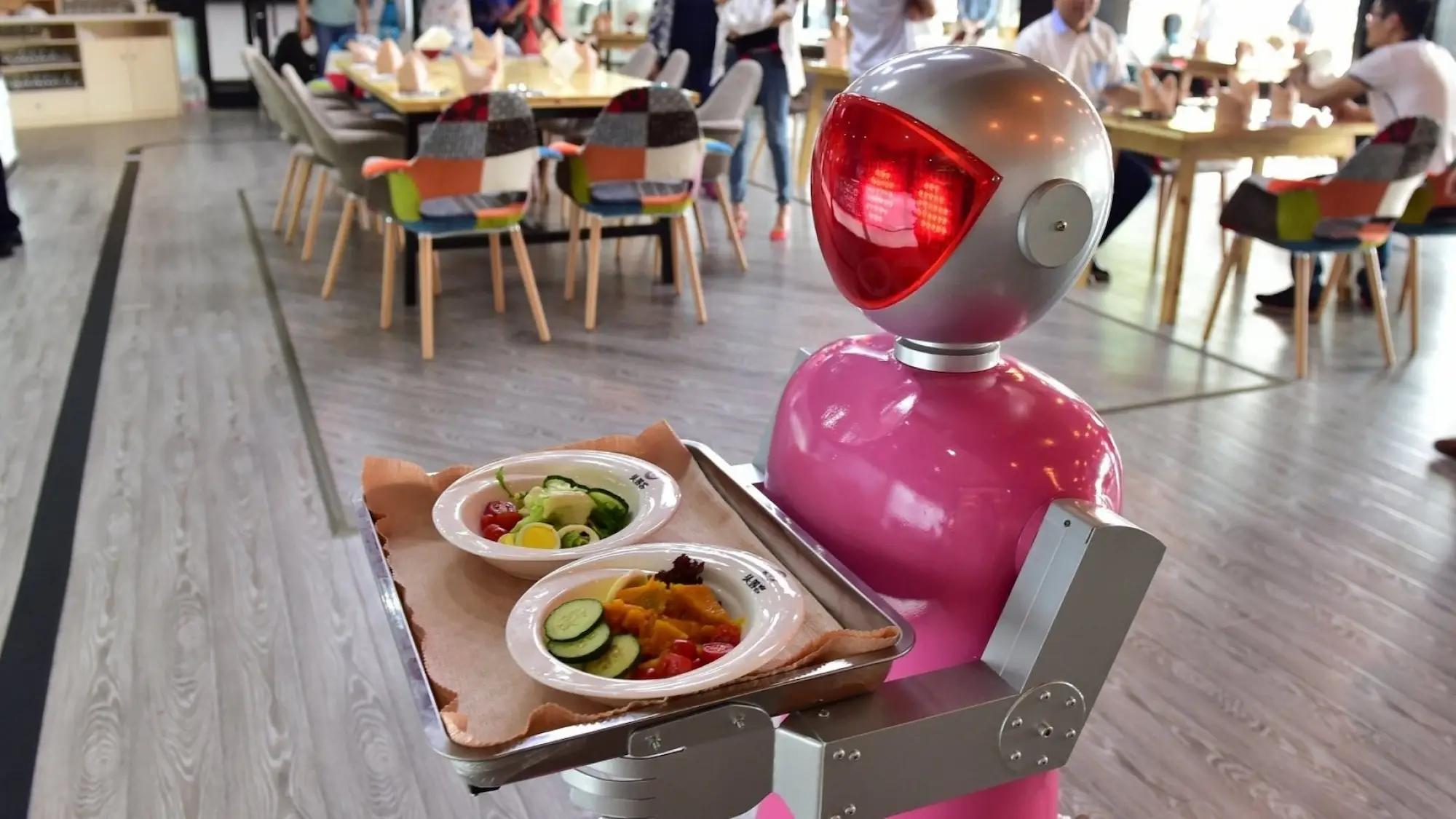 robot getty camarero