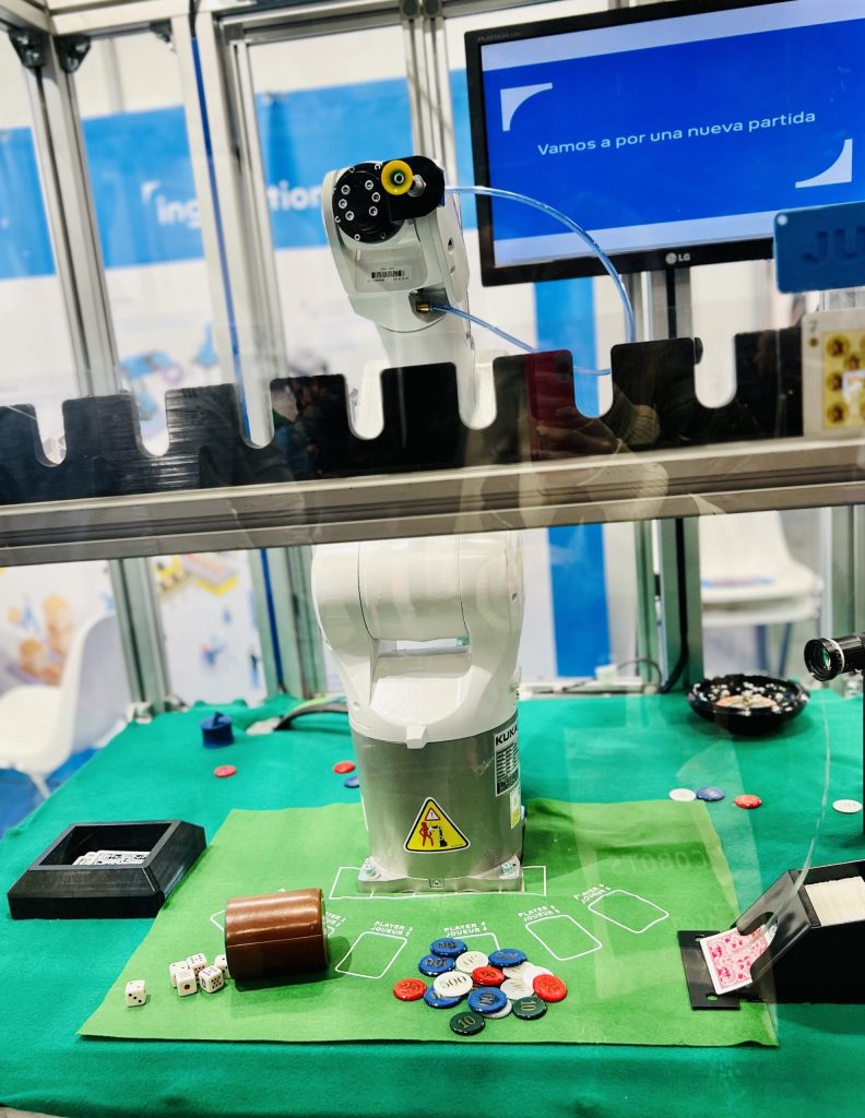 robot-jugando-con-cartas-kuka-ignemotions-global-cobots