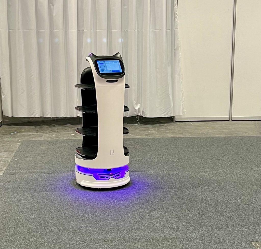 robot entrega pudu en globalcobots