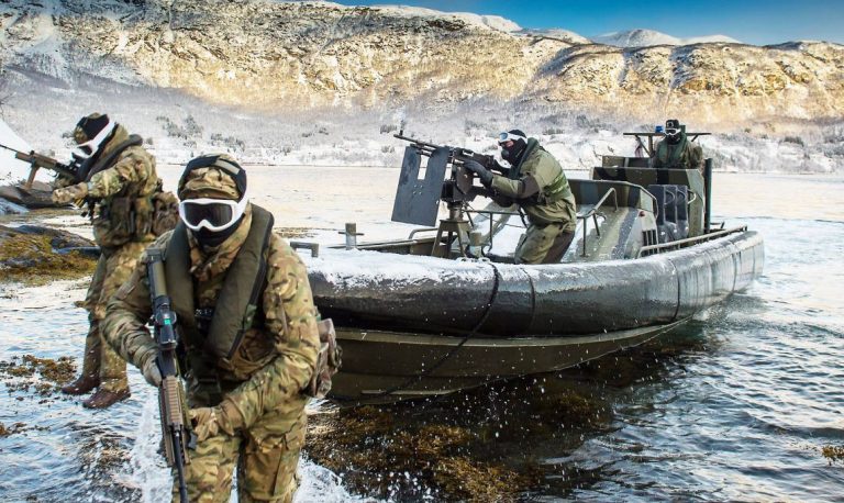 Sverige deltar i farlig militarisering också av Arktis