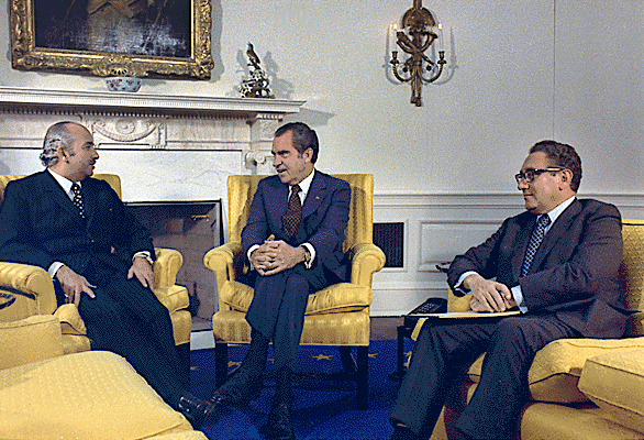 Krigsförbrytaren Henry Kissinger fyller 100 år