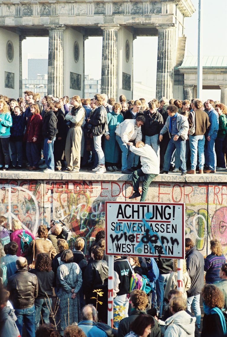 Lyckliga ”östtyskar” 30 år efter murens fall?