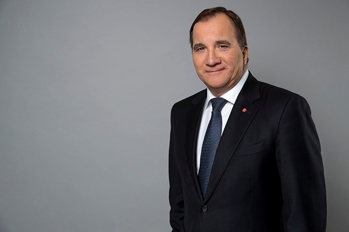 Löfven beredd tumma på självbestämmanderätten inom utrikespolitiken