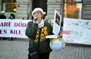 Agneta Norberg – Lyssna på ett alternativt sommartal för fred och mot imperialism!