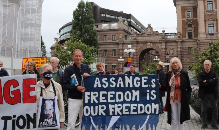 Film från den stora manifestationen i Stockholm för Julian Assange 15 september.