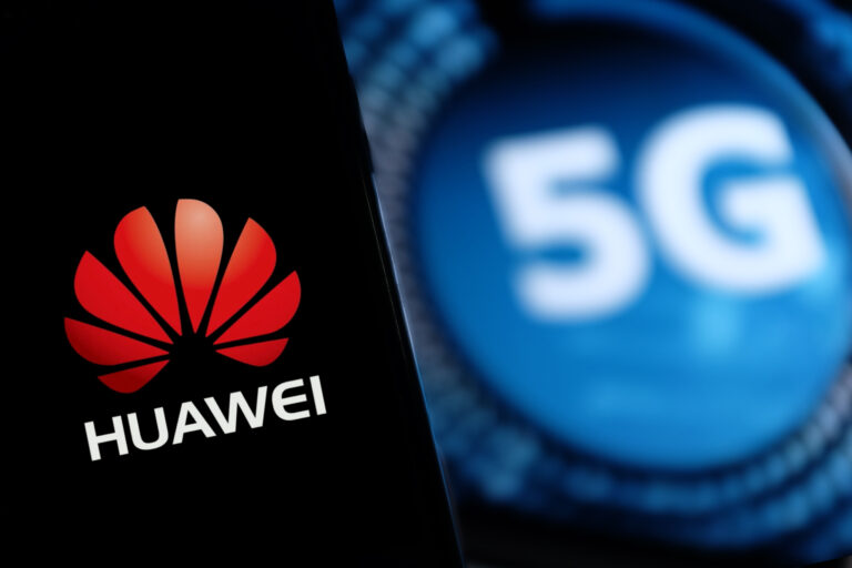 Svenska etablissemanget är splittrat om Huawei. Vem vinner –  USA- eller svenska imperialismen?