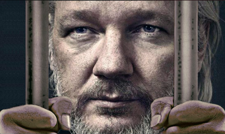 Jan Guillou gör offentlig avbön i fallet Julian Assange. Vad skriver han?