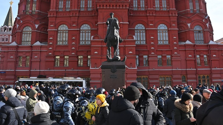 RT rapporterar om protester mot kriget i Ryssland