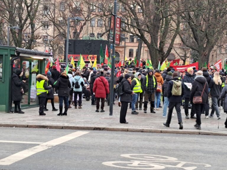 En ”Nej till Nato”-manifestation omvandlad till stöd för USA-stödda Rojava?