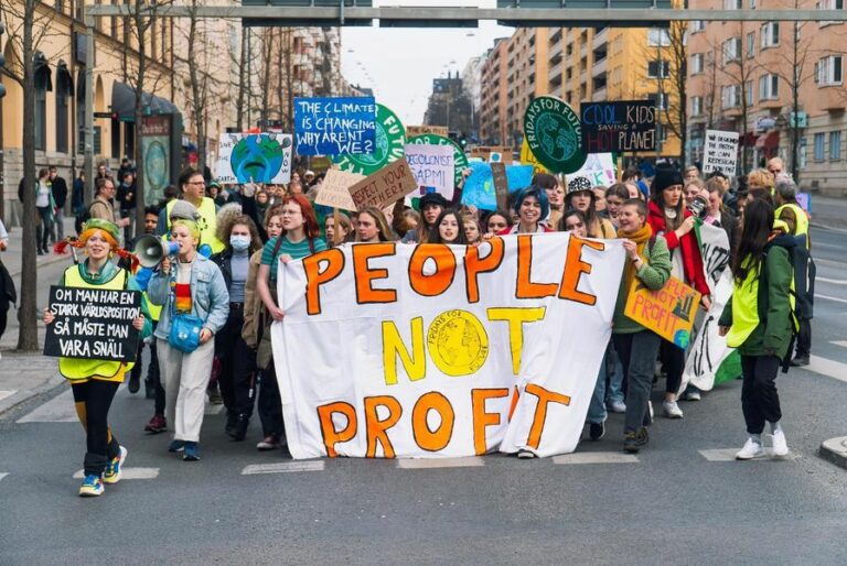 Rapport från klimatmanifestationen igår 19 april och intervju med bloggredaktören