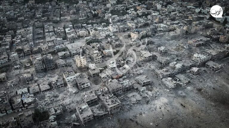 Israeliska invasionsstyrkor bränner hus i Gaza för att göra området obeboeligt 