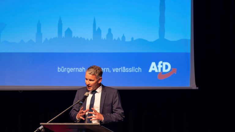 ”Högerpopulistiska” AfD och ”vänsterpopulistiska” Bündnis Sahra Wagenknecht (BSW) går framåt i tyska delstatsvalen. Varför?