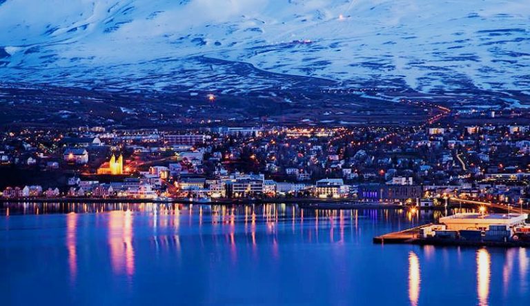 Island-04-810-468-Akureyri