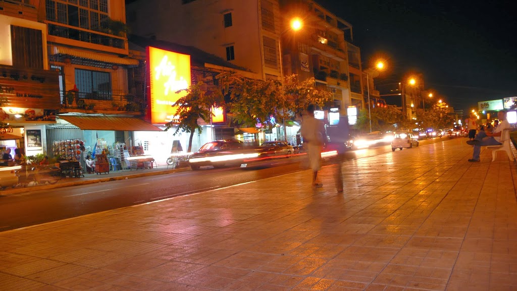 Phnom Phen by night!