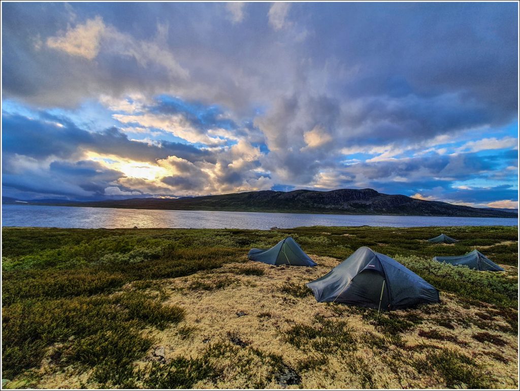 Med sekk, telt og fiskestang på Hardangervidda - GlobetrotterElisa