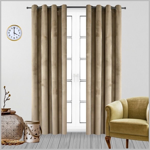 Glow Thuis - Gordijn verduisterend -Verduisterend gordijn van hoge kwaliteit Fluweel – kant en klaar Gordijnen - Beige kleur Curtains - Met Ringen - 140x250 cm