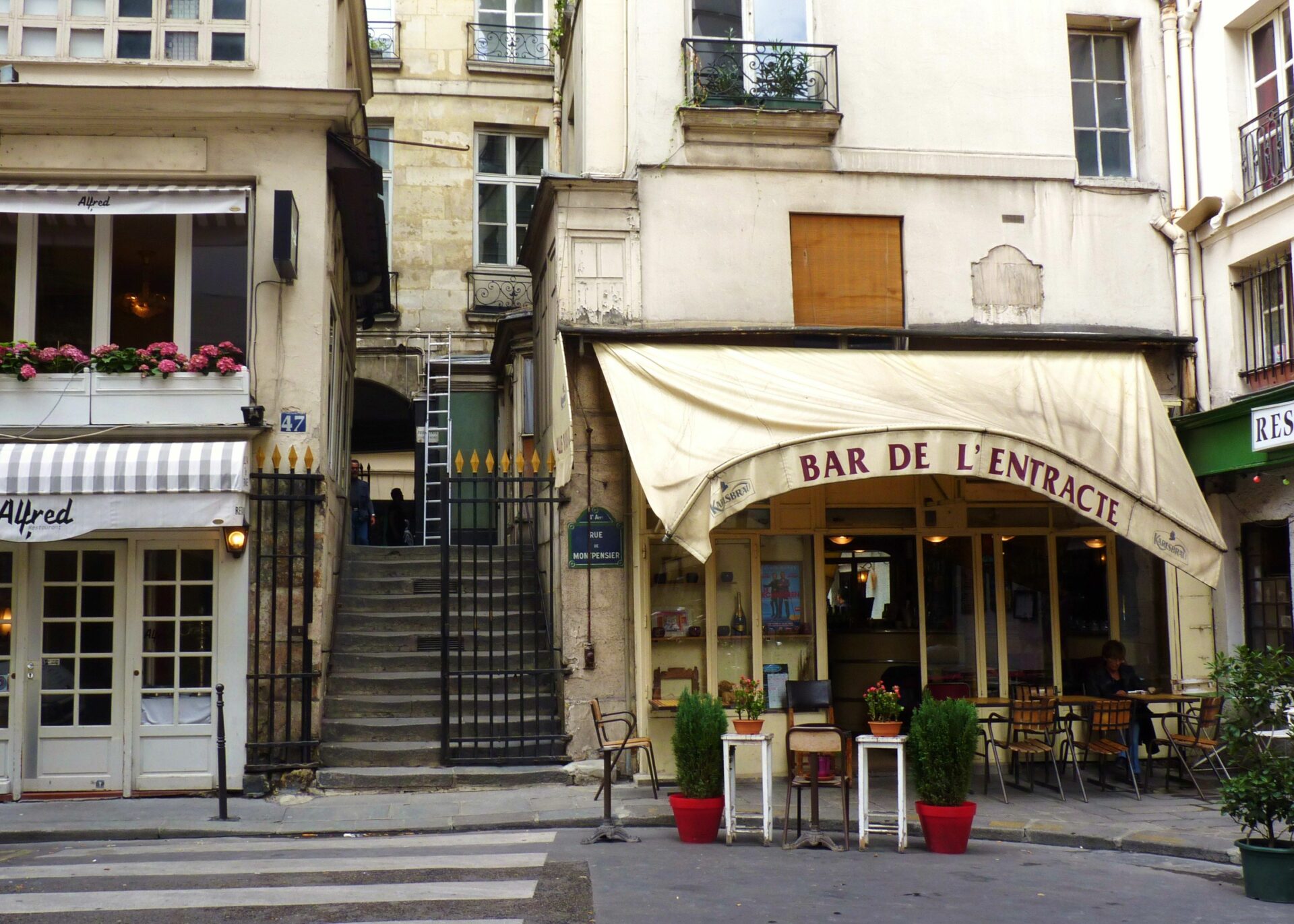 Bar de L'Entracte oldest bar in Paris